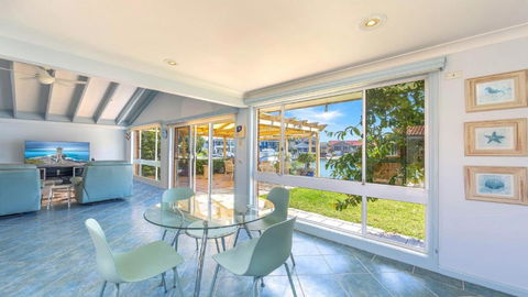 Island Oasis Waterfront - Accommodation Australia 2