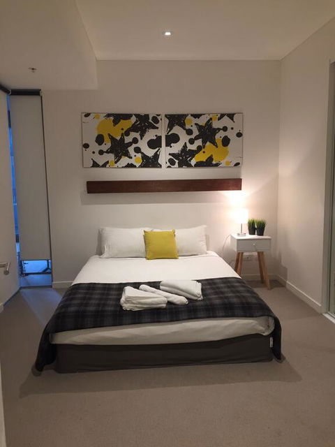 AirTrip Apartment On Margaret Street In CBD - Holiday Melbourne 3