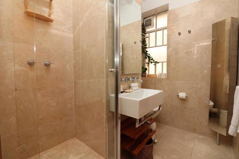 Alcaston House - Parliament House 300m, WiFi, Netflix - Holiday Melbourne 3
