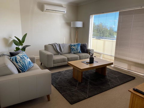 Apartment On Lake Terrace - Holiday Melbourne 2