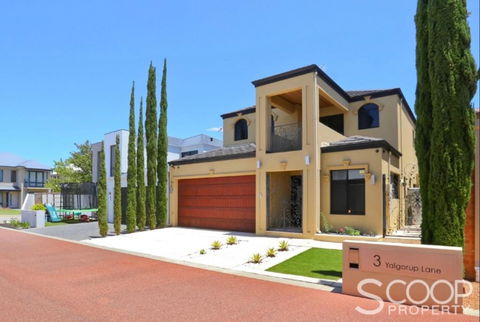 LUXURY VILLA W POOL & SPAS - Holiday Sydney 1