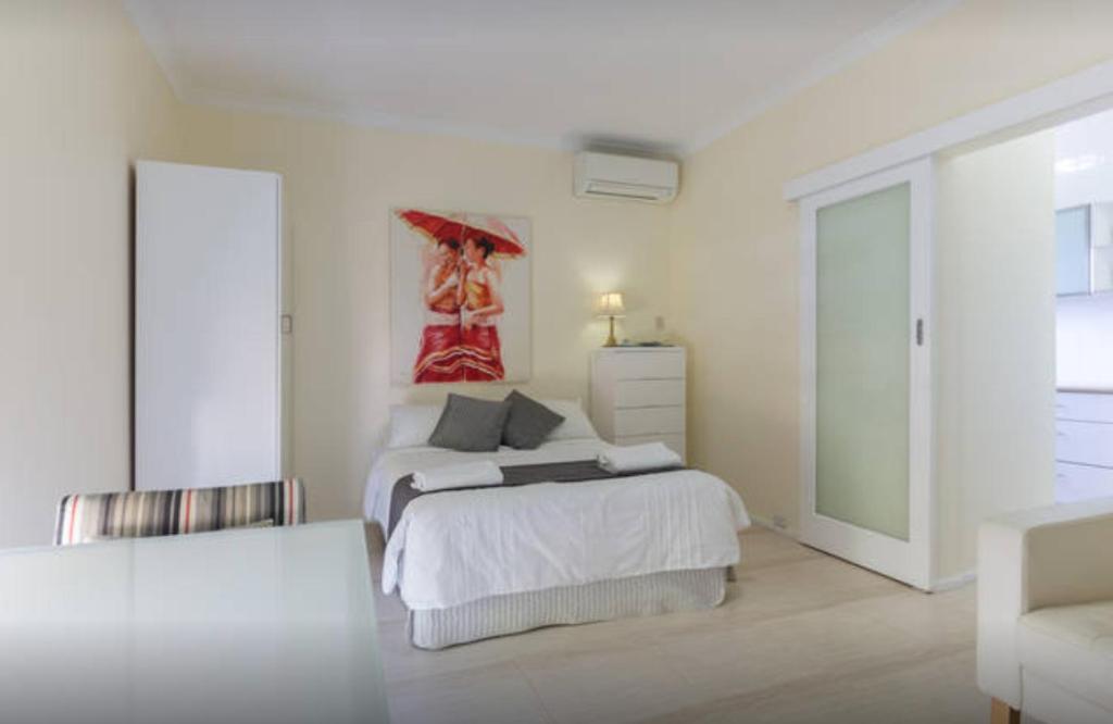 M102 West Perth Studio Apartment Near Kings Park - thumb 1