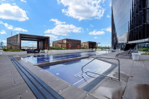 Marina Tower - 21st Floor Apt With Beautiful View - Tourism Listing 1