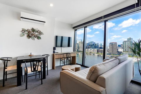 Marina Tower - 21st Floor Apt With Beautiful View - Tourism Listing 3