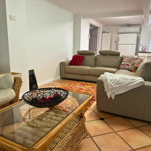 Memory Lane Accommodation - Carnarvon Accommodation 2