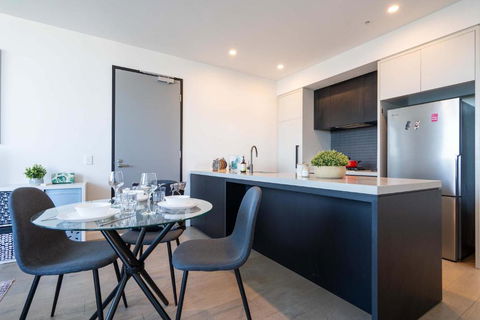 Modern 2B Apt In Clayton South - Byron Bay Accommodation 3