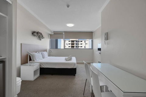 Modern Dual Key Apt W Pool In The Heart Of Mackay - Mackay Tourism 3