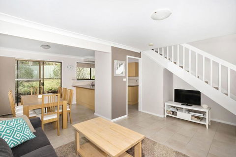 Mollymook Getaway - Carnarvon Accommodation 1