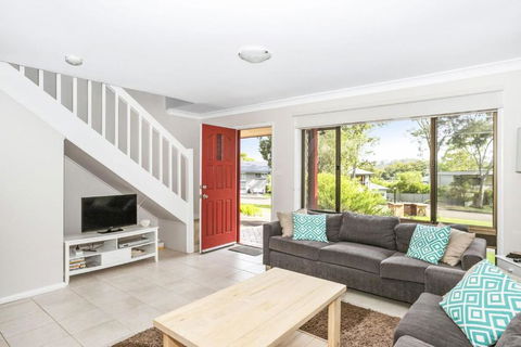 Mollymook Getaway - Carnarvon Accommodation 3