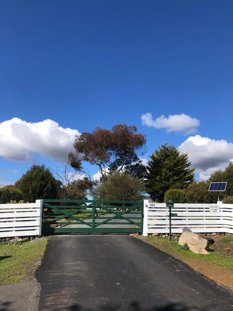 Montrose Holiday Cottage - Accommodation Australia 0