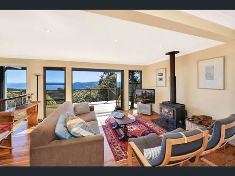Narrow Neck Views - Peaceful 4 Bedroom Home With Stunning Views! - Whitsundays Tourism 2