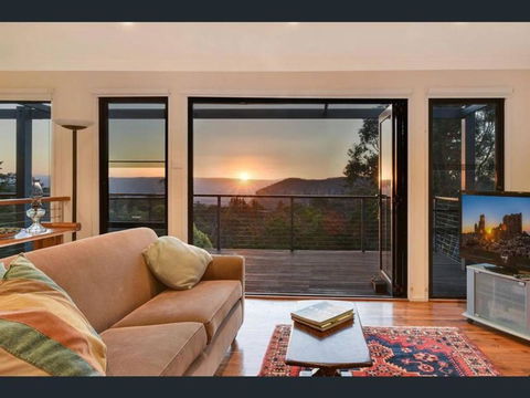 Narrow Neck Views - Peaceful 4 Bedroom Home With Stunning Views! - Whitsundays Tourism 0