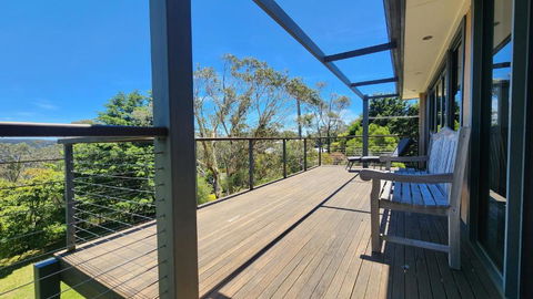 Narrow Neck Views - Peaceful 4 Bedroom Home With Stunning Views! - Whitsundays Tourism 1