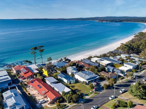 Neptune Hyams Beach - Accommodation Australia 0