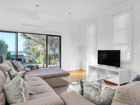 Neptune Hyams Beach - Accommodation Australia 1