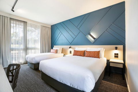 Nightcap At Sandown Park Hotel - Holiday Sydney 0