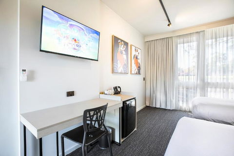 Nightcap At Sandown Park Hotel - Holiday Sydney 3
