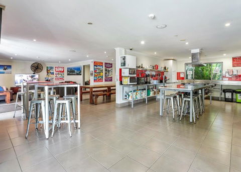 Noosa Flashpackers - Accommodation Australia 1