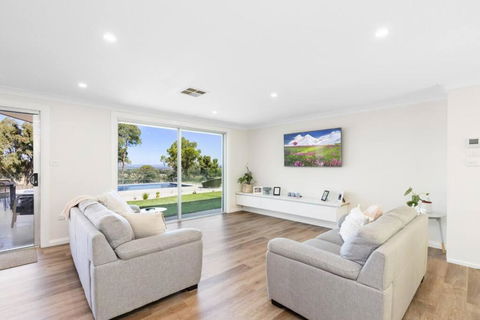 Nunkeri- A Country Oasis Overlooking Wagga Wagga - Accommodation Australia 1