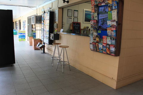 Oasis Inn Apartments - Accommodation Australia 2