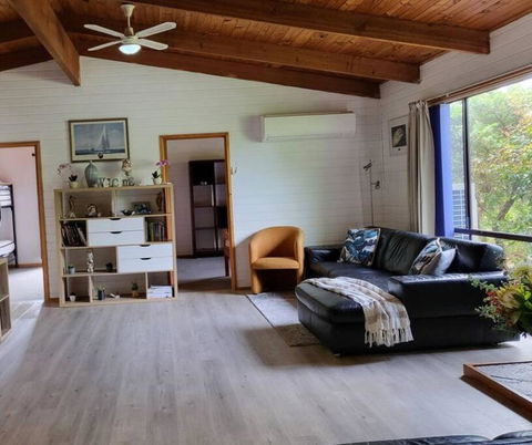 Ocean Breeze - Sleeps 12 - Pet Friendly - Accommodation Australia 0