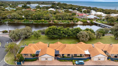 Ocean Breeze Villa - Accommodation Australia 0