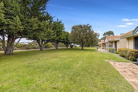 Ocean Breeze Villa - Accommodation Australia 1