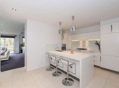 Ocean Grove Beach River & Cafe Lifestyle - Accommodation Australia 2
