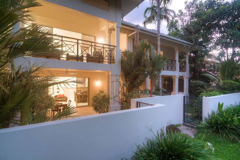 Oceanique - Absolute Beachfront Port Douglas - Accommodation Australia 3