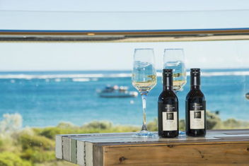 Oceans View - Luxury Apartment With Ocean Views with Carnarvon Accommodation