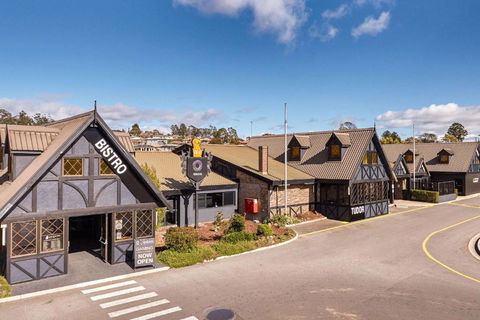 Olde Tudor Hotel - Accommodation Australia 0