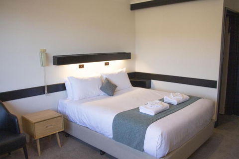 Olde Tudor Hotel - Accommodation Australia 1