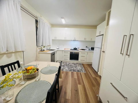 Peaceful Apartment In Camberwell - Accommodation Broken Hill 3