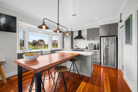 Peaceful Country Getaway - Holiday Melbourne 1