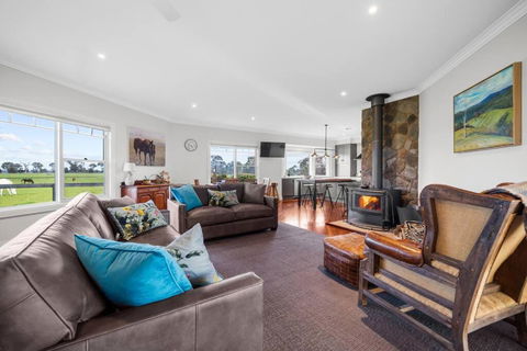 Peaceful Country Getaway - Holiday Melbourne 3
