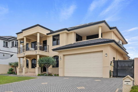 Perth 2-Story, Views, BBQ & More - Holiday Melbourne 0