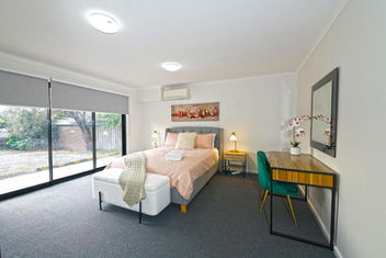 Pet Friendly Well-appointed 3BM Retreat Parking Netflix with Accommodation Broken Hill
