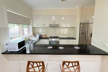 Quiet Family Home Near Knox, Caribbean Gardens with Accommodation Broken Hill