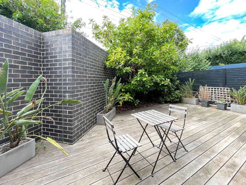 Pride Bentleigh Apartment With Private Garden - Accommodation Australia 2