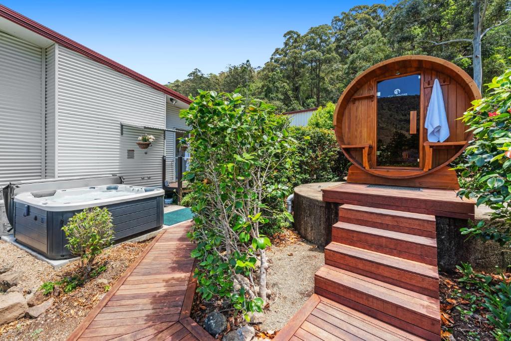 Private Luxury In The Mountains With Running Creek - thumb 1