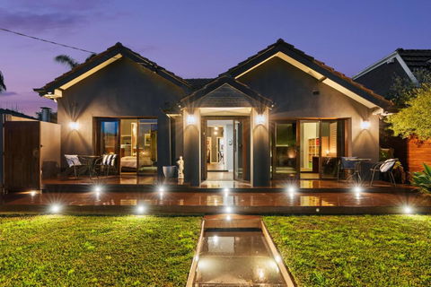 Private, Modern And Warm Family Home - Accommodation Australia 2