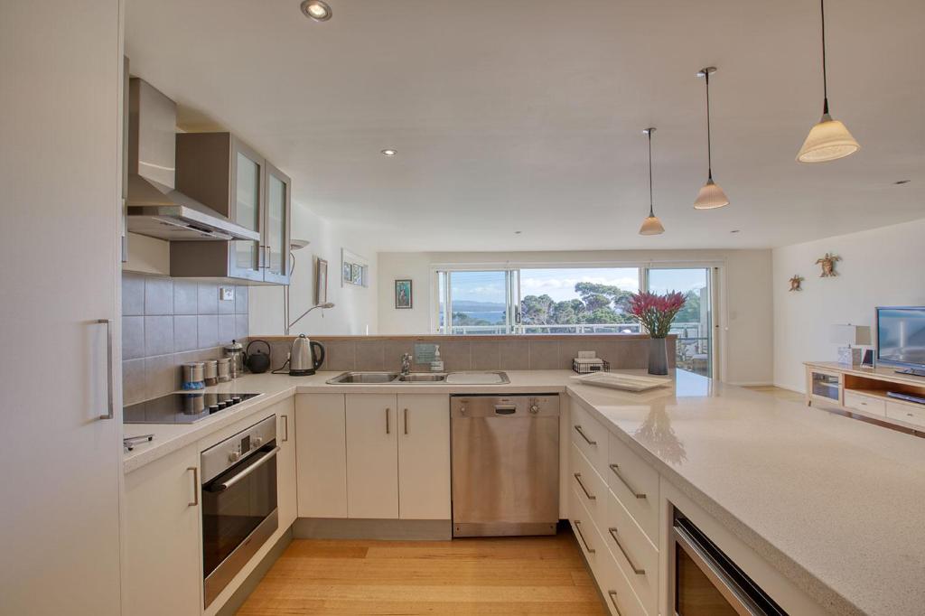 Quarterdeck Apartment - thumb 3