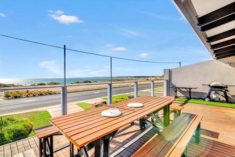 Queensland South - Aldinga Beach - C21 SouthCoast Holidays - WA Accommodation 0