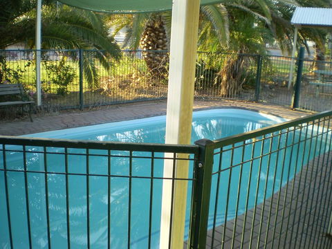 Banjos Overnight And Holiday Units - Accommodation Broken Hill 2