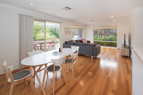 Barefoot Bungalow - Holiday Melbourne 3