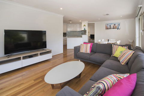 Barefoot Bungalow - Holiday Melbourne 1