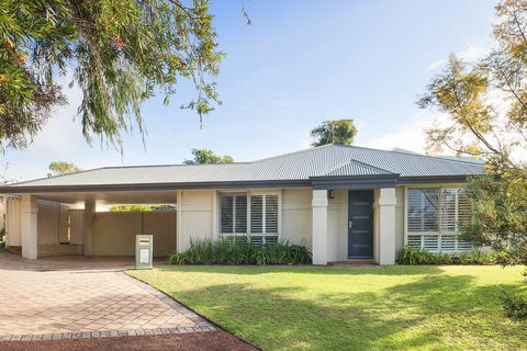 Barefoot Bungalow - Holiday Melbourne 0