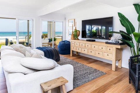 Beachfront Vila Gold Coast - Byron Bay Accommodation 2