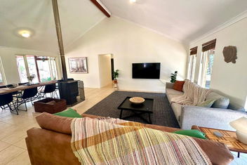 Redtail House - Carlotta with Accommodation WA