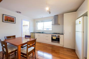Rent Melbourne with Accommodation Broken Hill